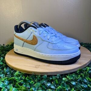 🔥 AIR FORCE 1 FELT GS CELESTINE BLUE GOLD KIDS 
SZ 6.5 WOMENS SZ 8  BV6058-400